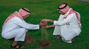 حملة تشجير برفحاء تزرع أكثر من 11 ألف شتلة لتعزيز الغطاء النباتي في المنطقة